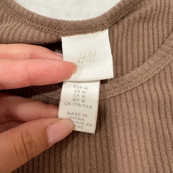 H&M - Womans tank top - Picture 2 of 3